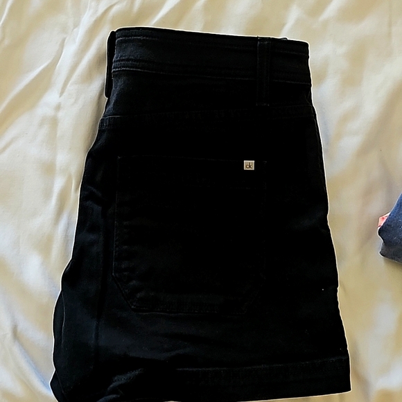 Shorts - Picture 1 of 4